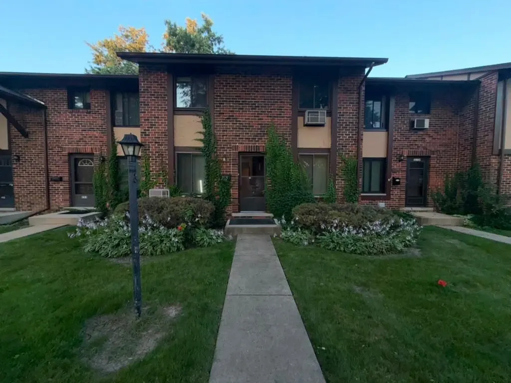 1S255 Dillon Lane Villa Park IL 60181