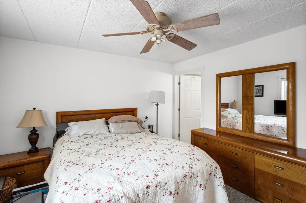 6248 South Gullikson Road Chicago IL 60638