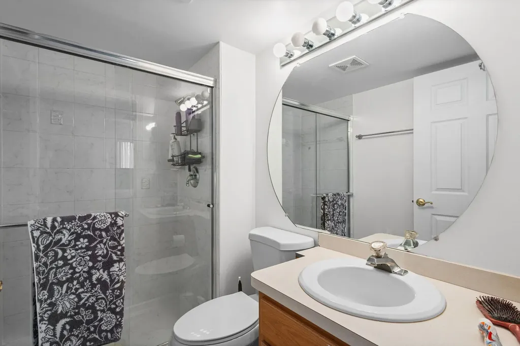 6248 South Gullikson Road Chicago IL 60638