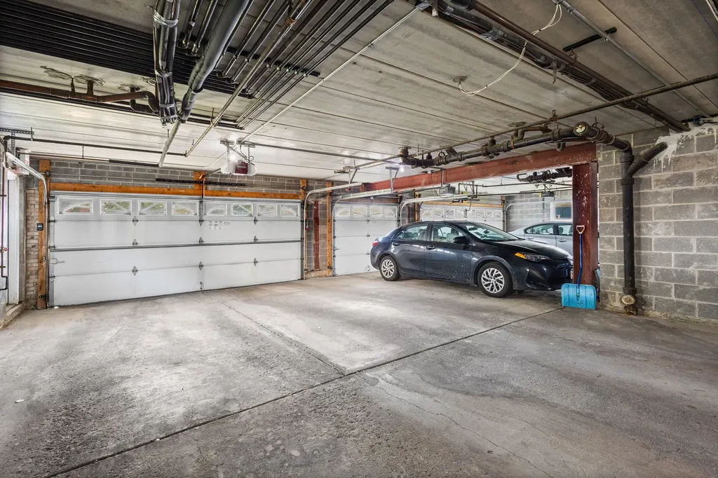 6248 South Gullikson Road Chicago IL 60638
