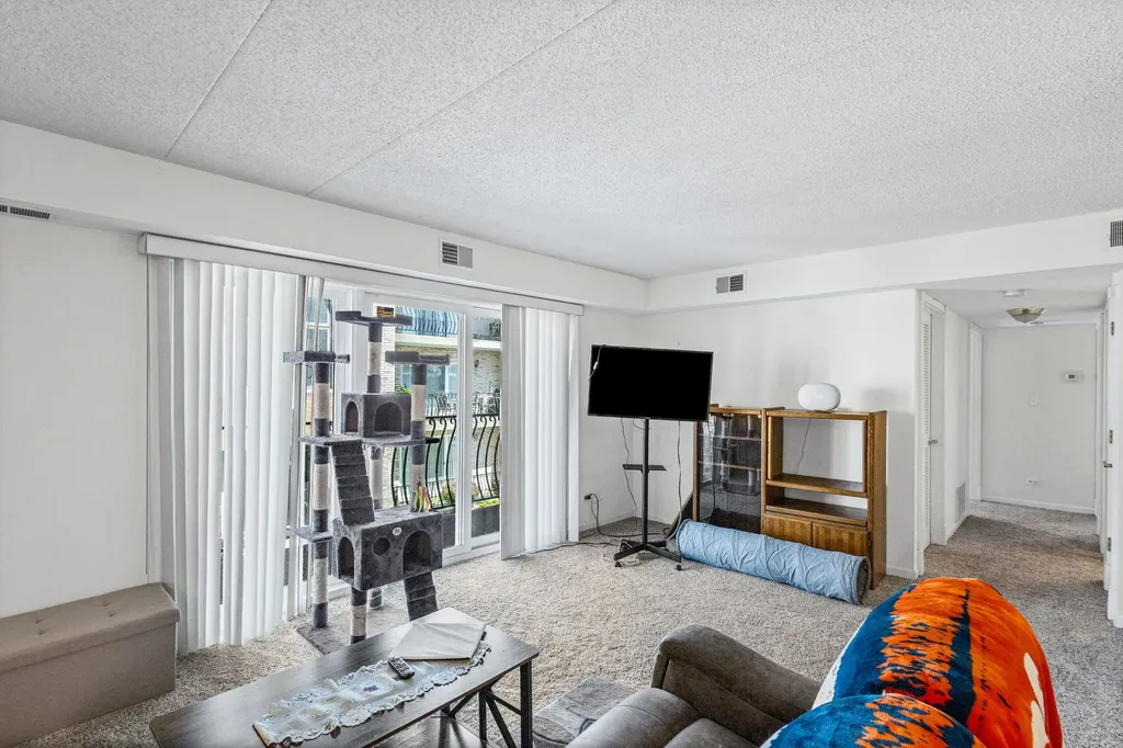 6248 South Gullikson Road Chicago IL 60638