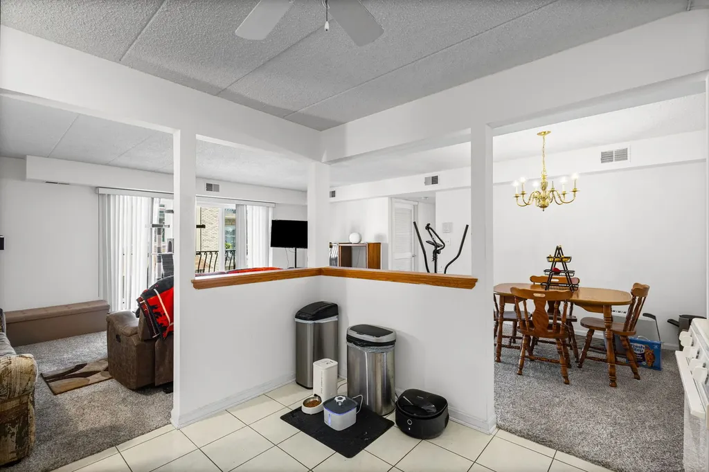 6248 South Gullikson Road Chicago IL 60638