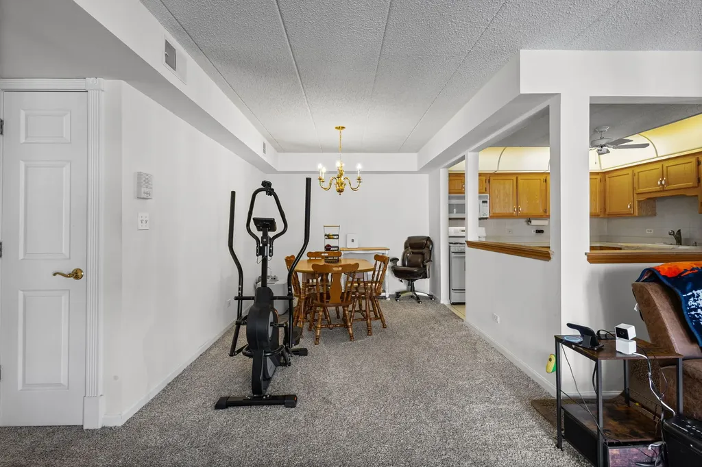 6248 South Gullikson Road Chicago IL 60638