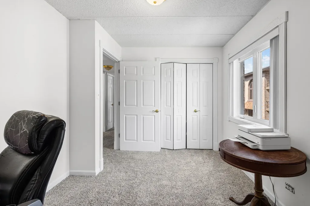6248 South Gullikson Road Chicago IL 60638