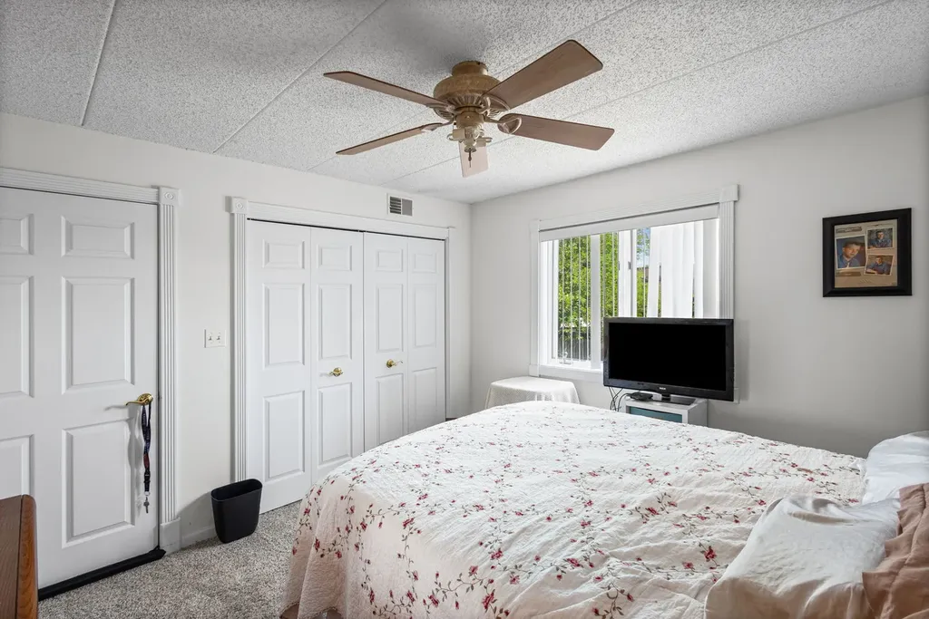 6248 South Gullikson Road Chicago IL 60638