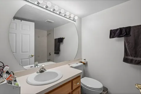 6248 South Gullikson Road Chicago IL 60638