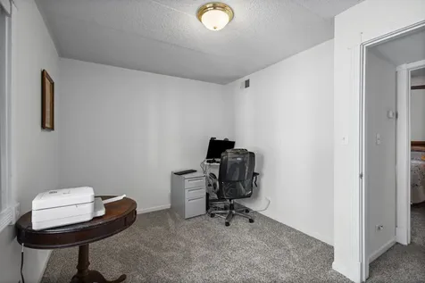 6248 South Gullikson Road Chicago IL 60638