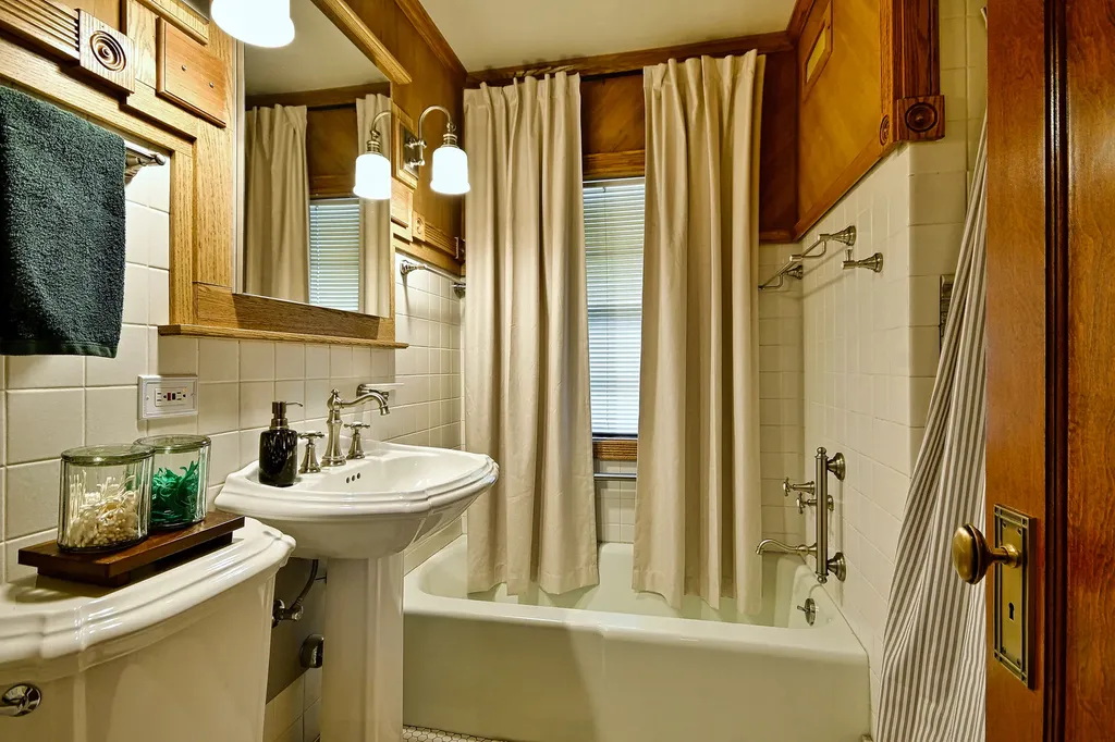 129 East Washington Street Villa Park IL 60181