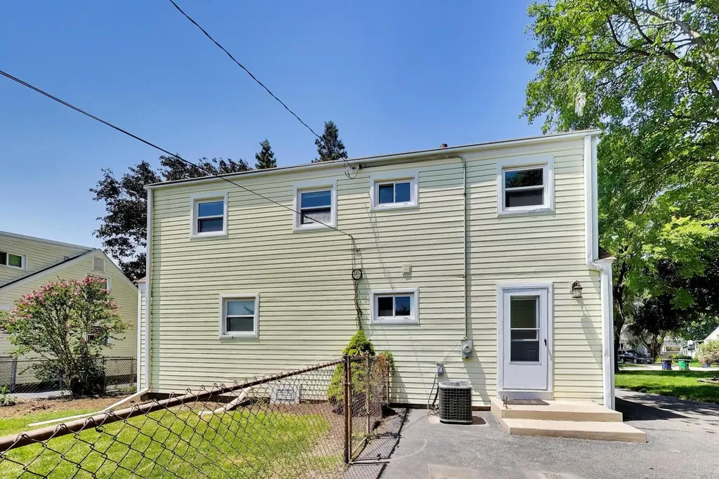 607 North Edgewood Avenue Lombard IL 60148