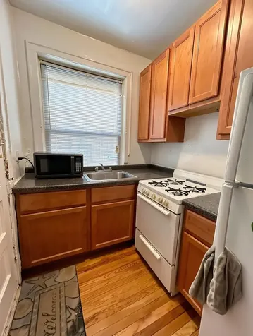 639 West Roscoe Street Chicago IL 60657