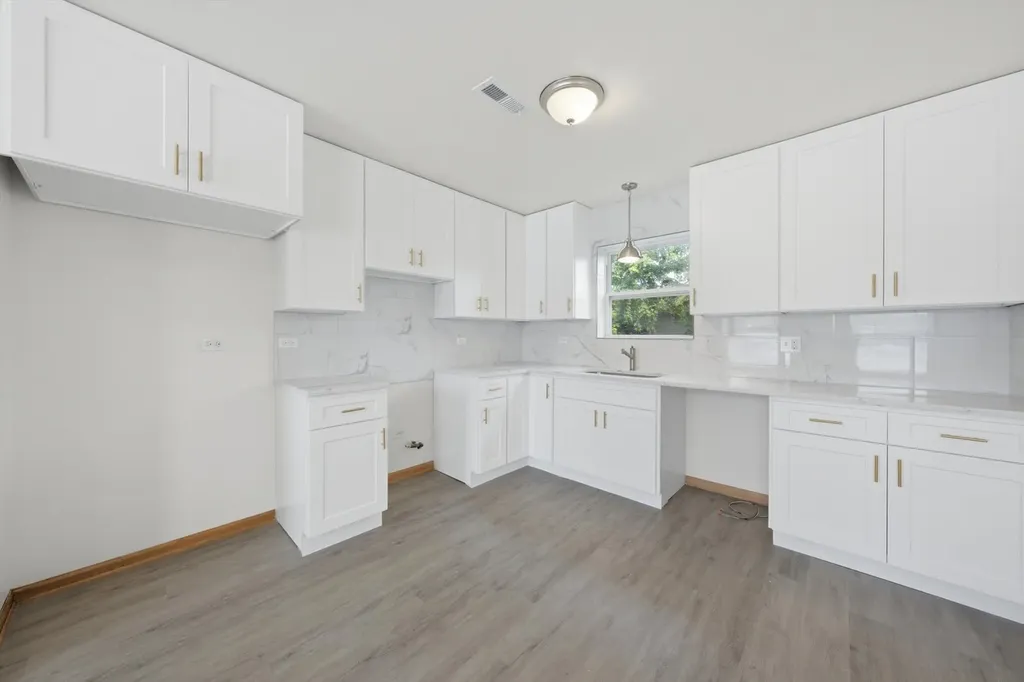 7918 South Greenwood Avenue Chicago IL 60619
