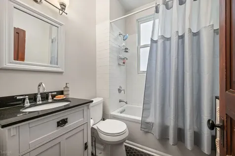 1040 West Barry Avenue Chicago IL 60657
