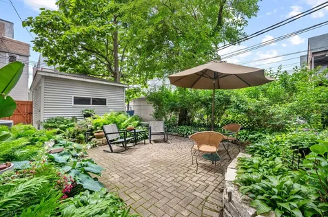 1040 West Barry Avenue Chicago IL 60657