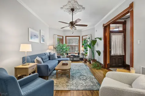 1040 West Barry Avenue Chicago IL 60657