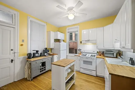 1040 West Barry Avenue Chicago IL 60657