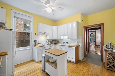 1040 West Barry Avenue Chicago IL 60657