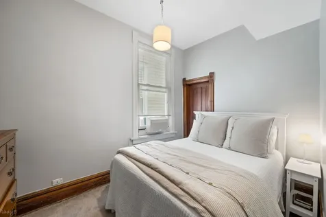 1040 West Barry Avenue Chicago IL 60657