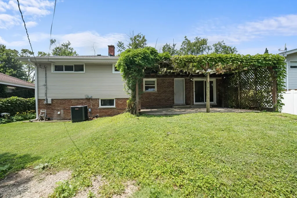 1015 South Leslie Lane Villa Park IL 60181
