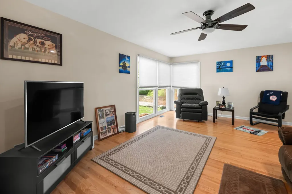 1015 South Leslie Lane Villa Park IL 60181