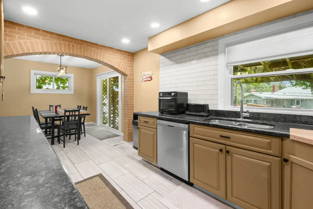 1015 South Leslie Lane Villa Park IL 60181