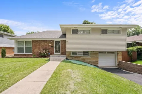 1015 South Leslie Lane Villa Park IL 60181