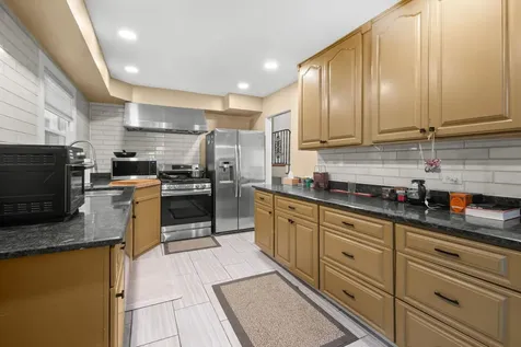 1015 South Leslie Lane Villa Park IL 60181