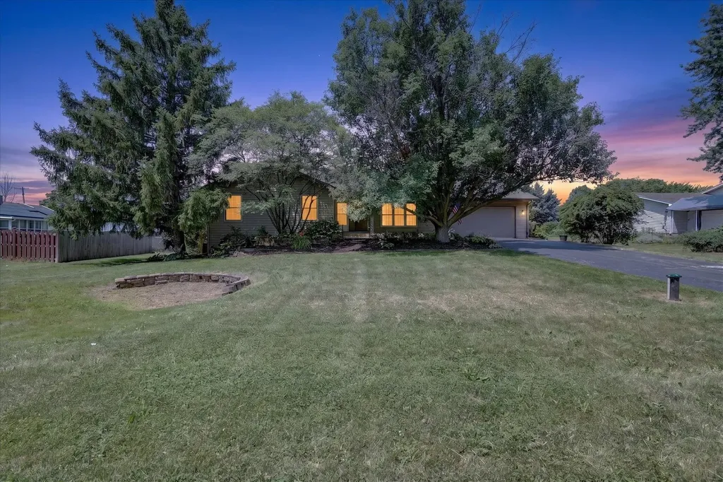 6370 Broadview Avenue Belvidere IL 61008