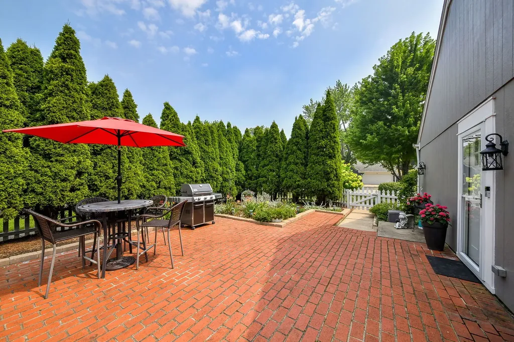 925 Churchill Drive Naperville IL 60563