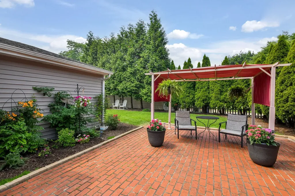925 Churchill Drive Naperville IL 60563
