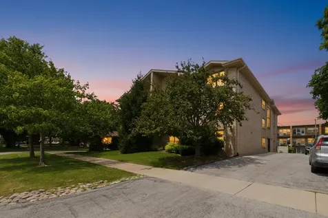 4020 West 105th Street Oak Lawn IL 60453
