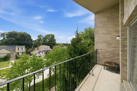 4020 West 105th Street Oak Lawn IL 60453