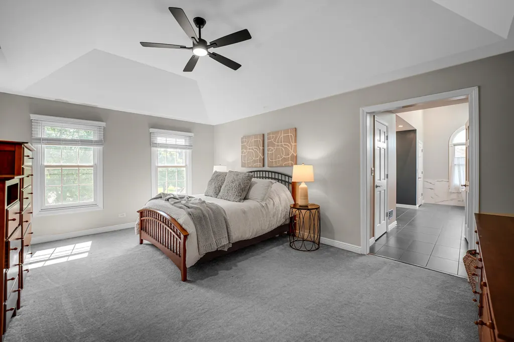 207 Edinburgh Court Naperville IL 60540