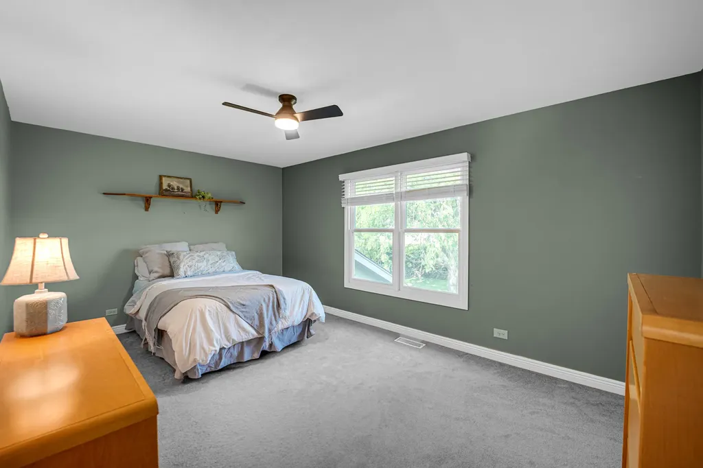 207 Edinburgh Court Naperville IL 60540