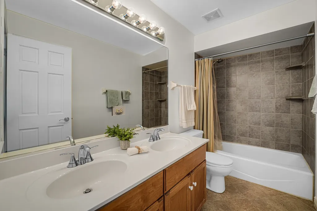 207 Edinburgh Court Naperville IL 60540