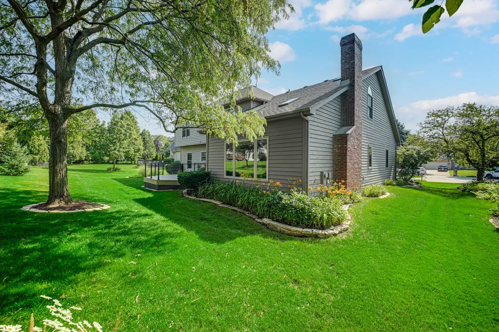 207 Edinburgh Court Naperville IL 60540