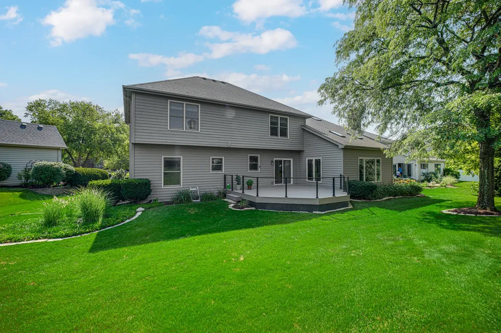 207 Edinburgh Court Naperville IL 60540