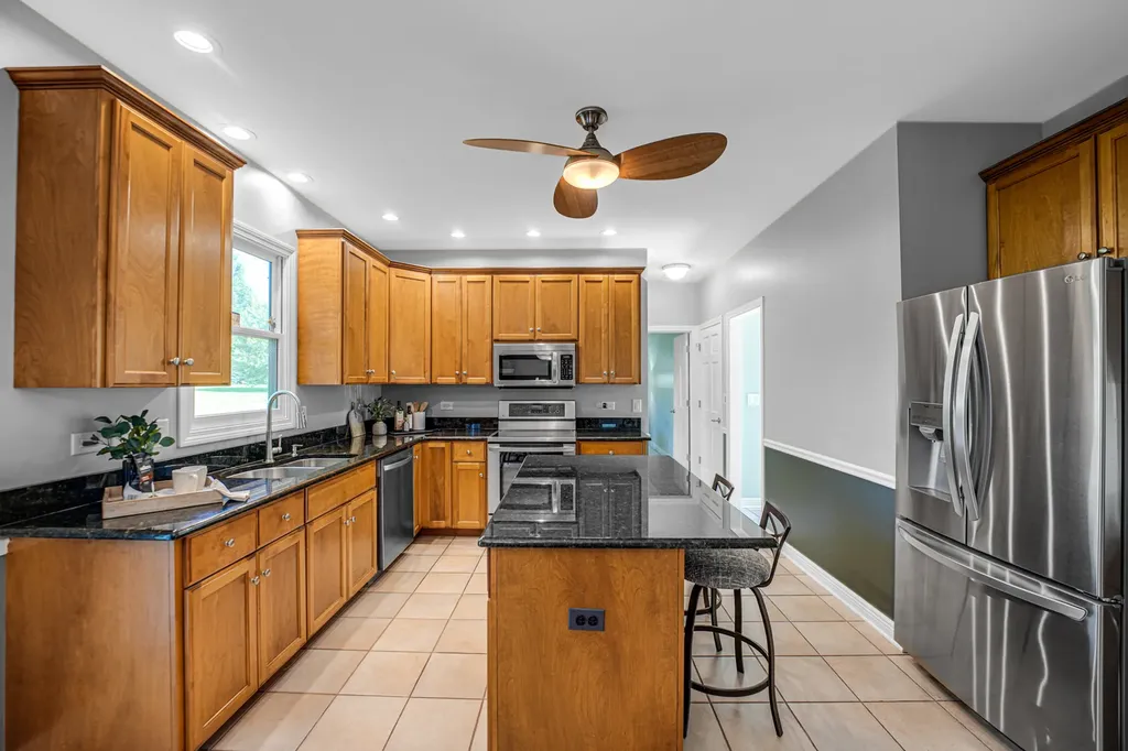 207 Edinburgh Court Naperville IL 60540