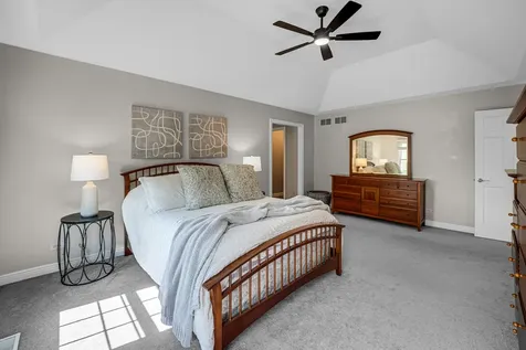 207 Edinburgh Court Naperville IL 60540