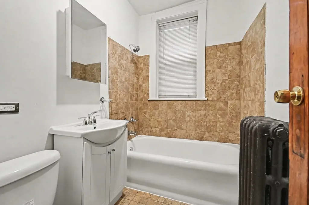 5028 West Adams Street Chicago IL 60644