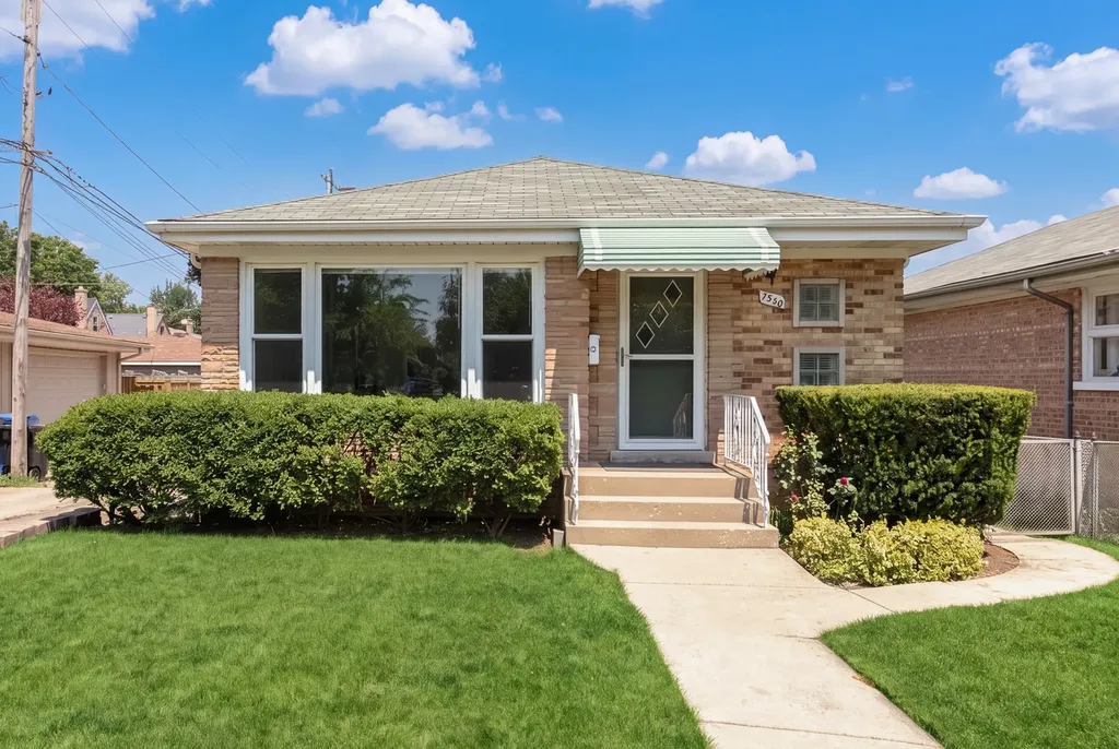 7560 West Everell Avenue Chicago IL 60631