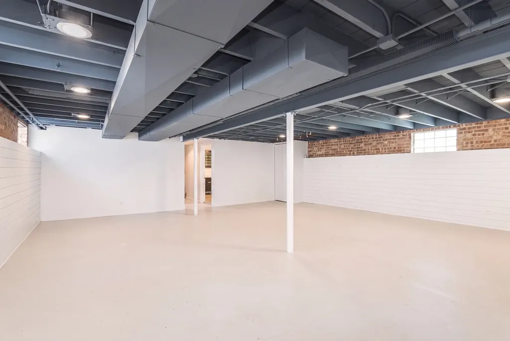 7560 West Everell Avenue Chicago IL 60631