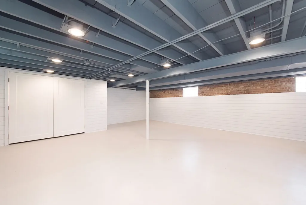 7560 West Everell Avenue Chicago IL 60631