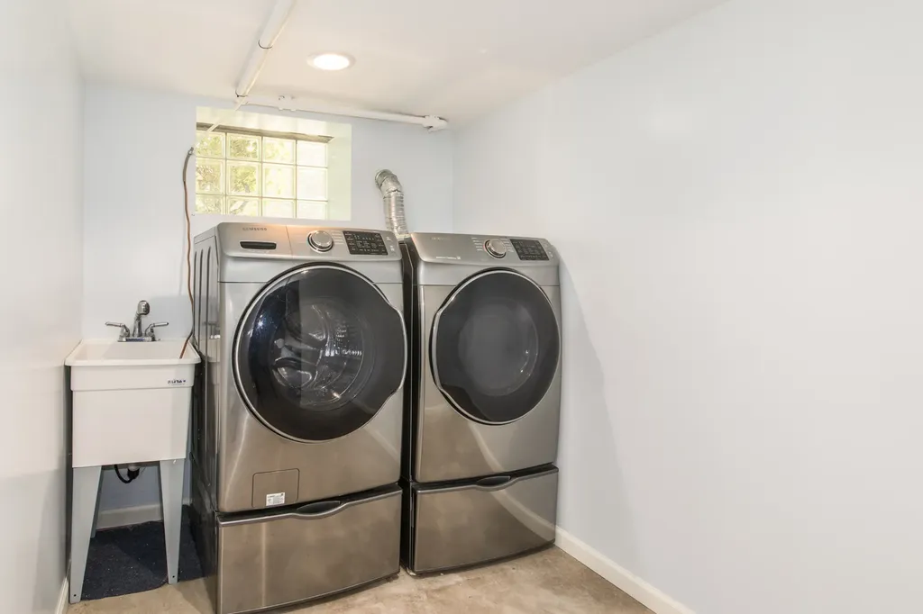 7560 West Everell Avenue Chicago IL 60631