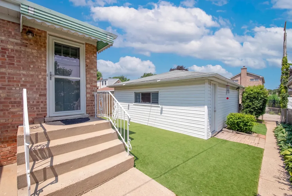 7560 West Everell Avenue Chicago IL 60631