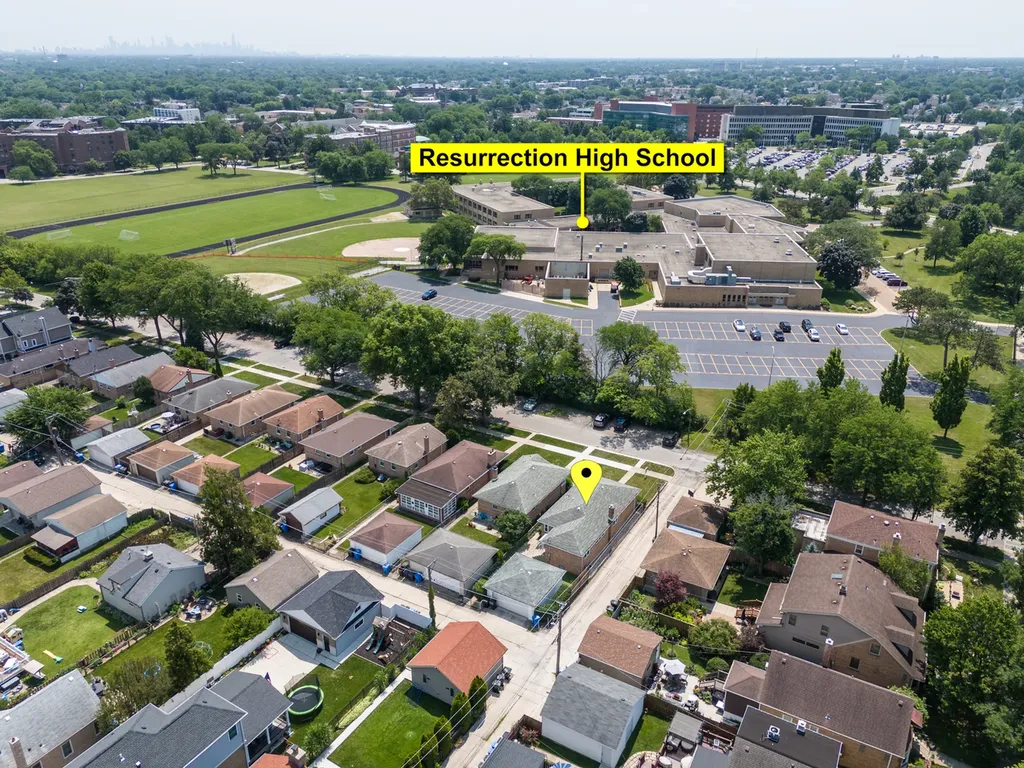 7560 West Everell Avenue Chicago IL 60631