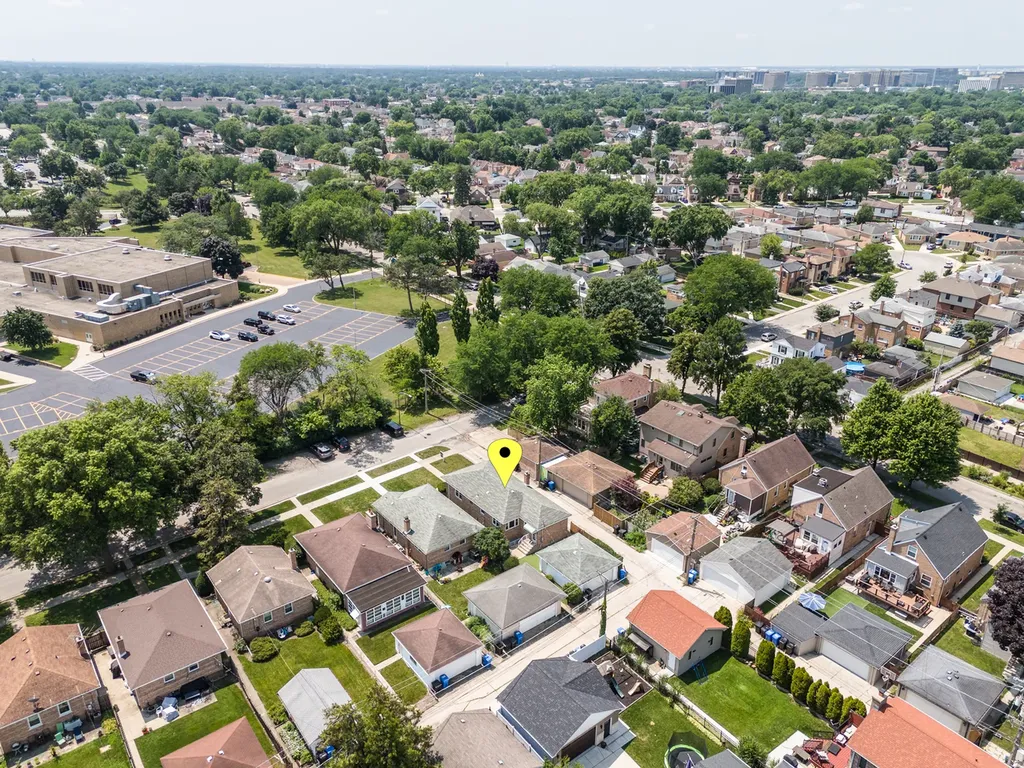 7560 West Everell Avenue Chicago IL 60631