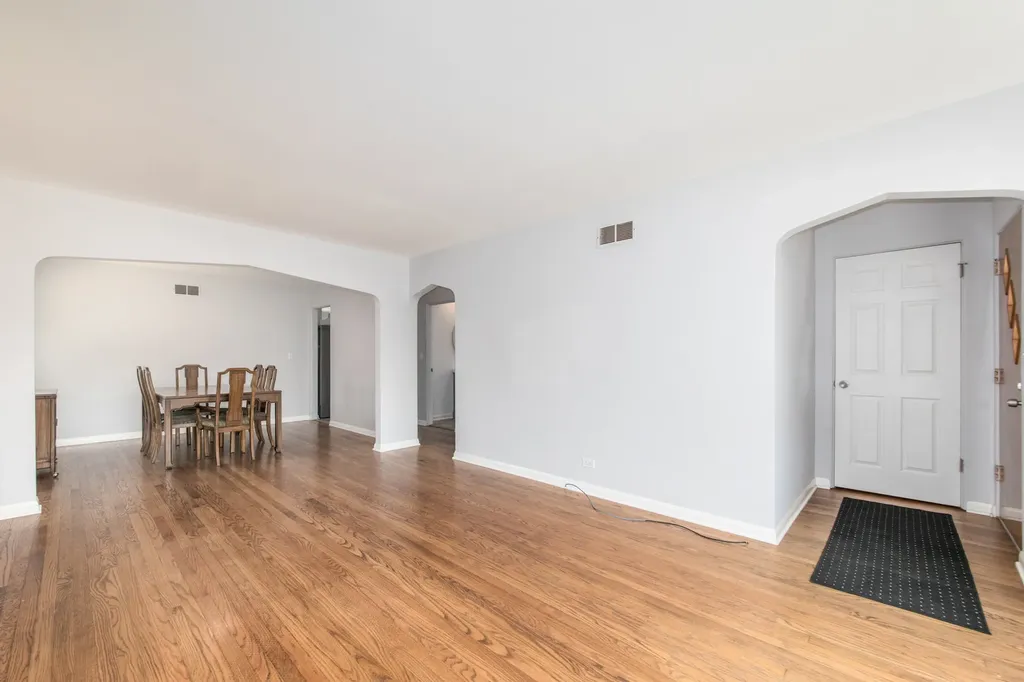 7560 West Everell Avenue Chicago IL 60631