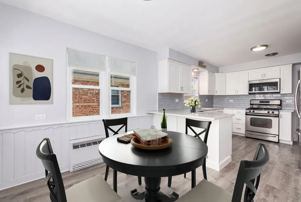 7560 West Everell Avenue Chicago IL 60631
