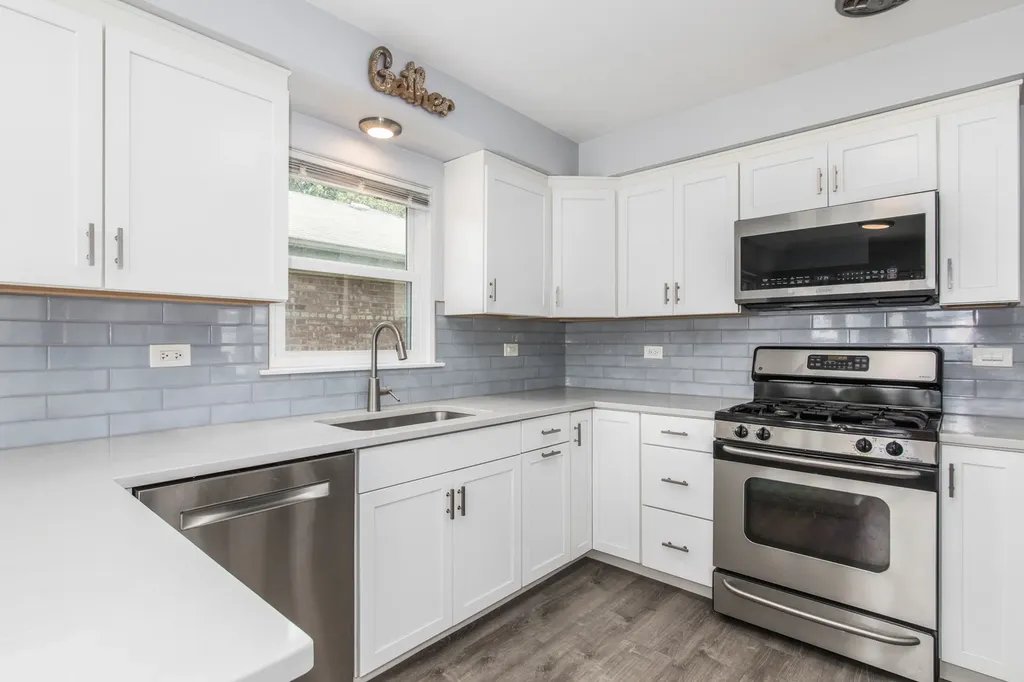 7560 West Everell Avenue Chicago IL 60631