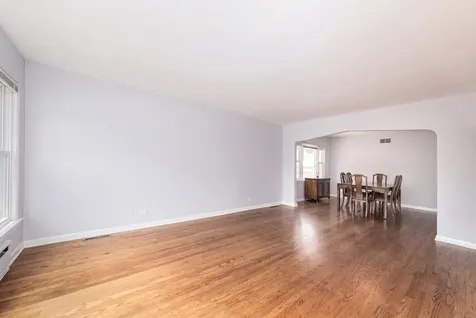 7560 West Everell Avenue Chicago IL 60631